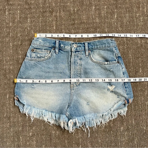 Free People The Lasso Jean Shorts 26 Button Fly High Rise Distressed Light Wash - Picture 7 of 8